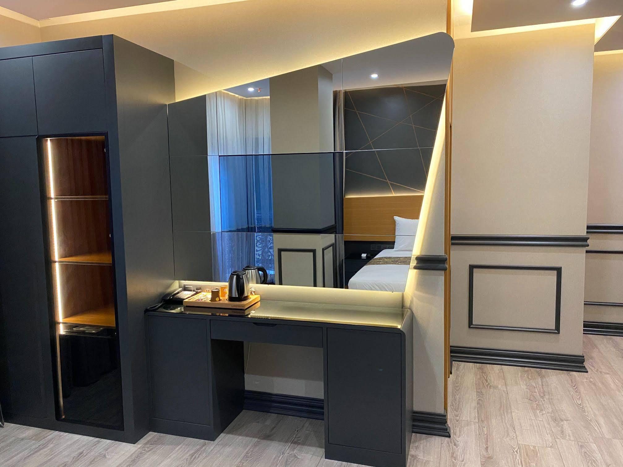 Hotel Confores 3*